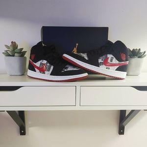 Jordan 1 Mid Newspapers